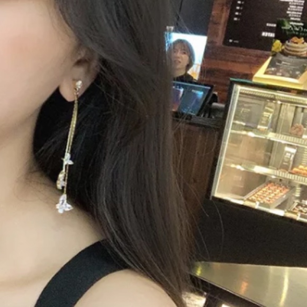 Gold Tone Butterfly 🦋 Crystals Earrings - Picture 3 of 4